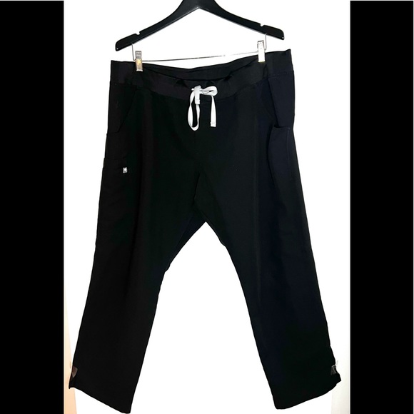 EUC Women’s Black Figs Technical Kade Cargo Scrub Pants. Sz XXL! - Picture 6 of 13